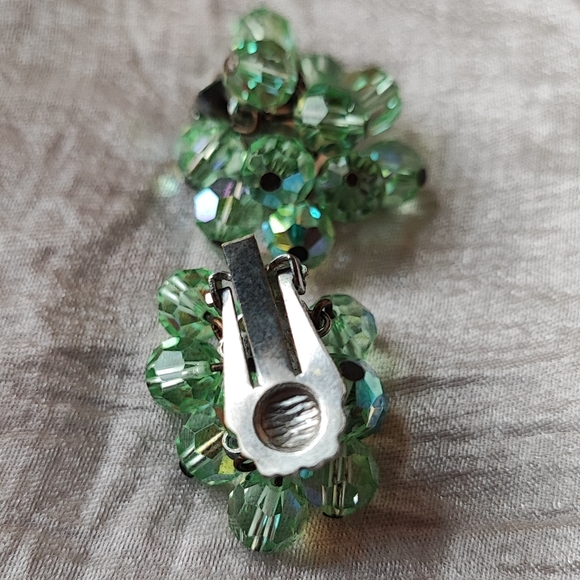 Peridot Green Aurora Borealis Glass Silver Tone Clip Vintage Earrings Austrian - Picture 4 of 8